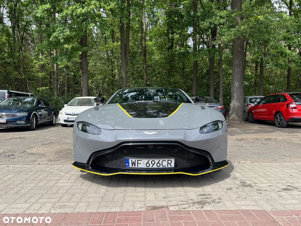 Aston Martin Vantage - 2