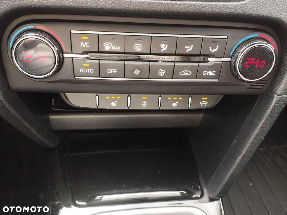 Kia XCeed 1.6 T-GDI L Business Line DCT - 32