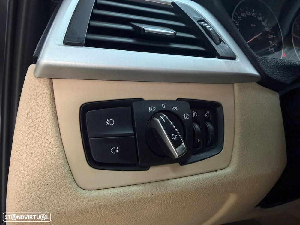 BMW 320 d Auto Line Luxury - 23