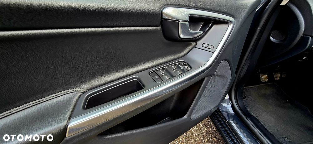 Volvo V60 T3 Summum - 28