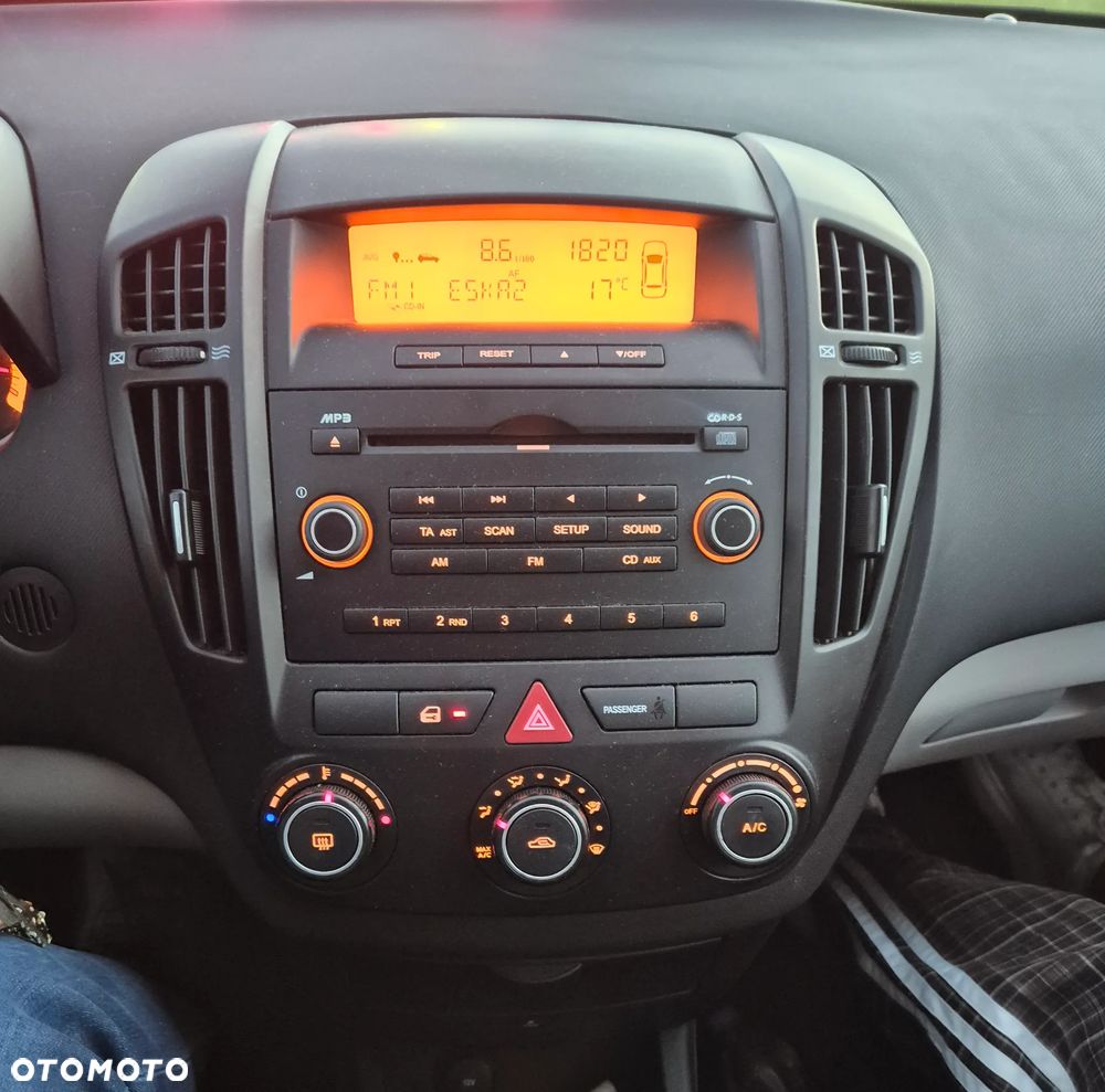 Kia Ceed - 14