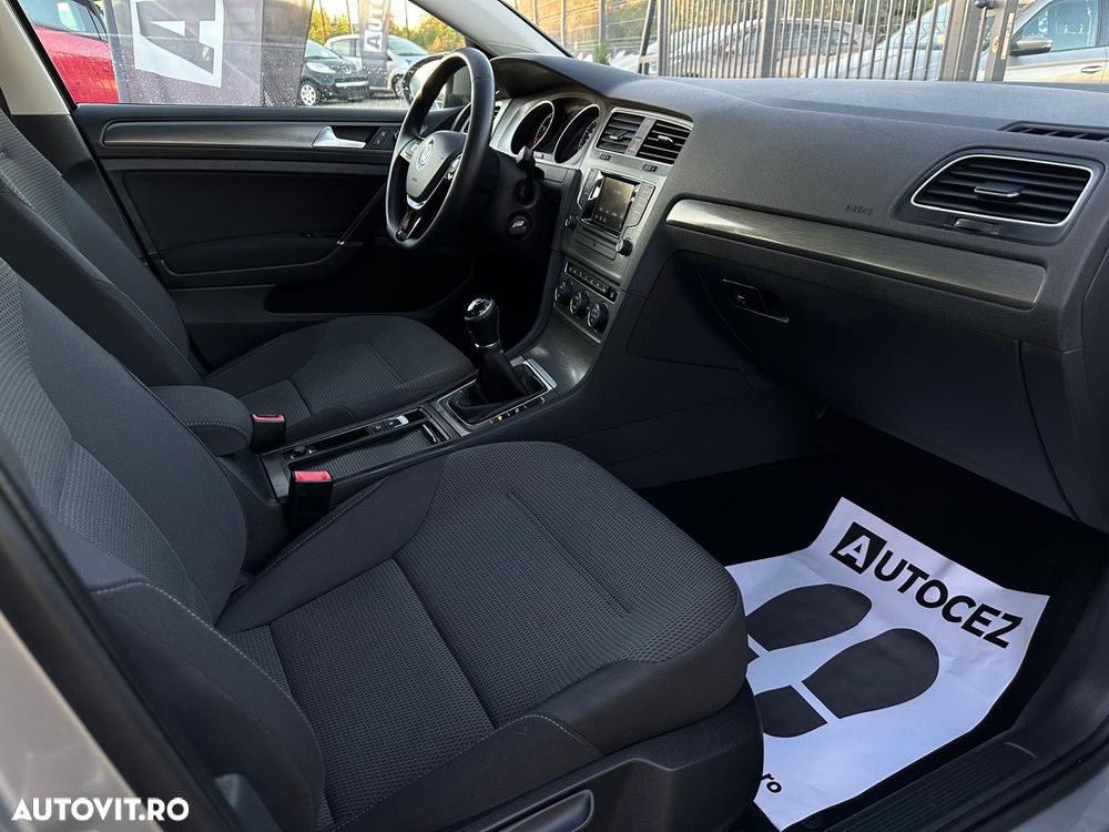 Volkswagen Golf - 11