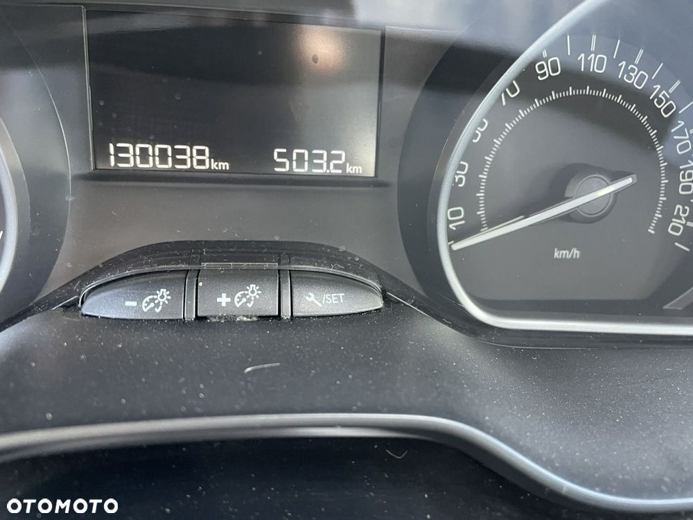 Peugeot 208 - 11