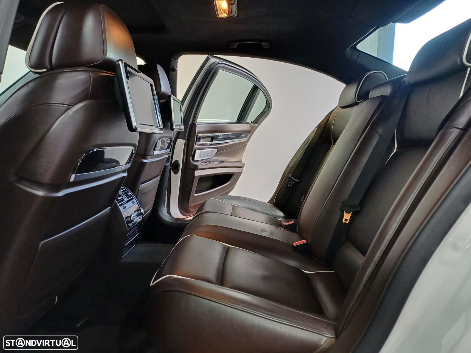 BMW 740 d xDrive Pack M - 16