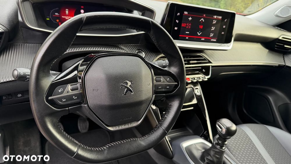 Peugeot 2008 1.2 PureTech Allure S&S - 23