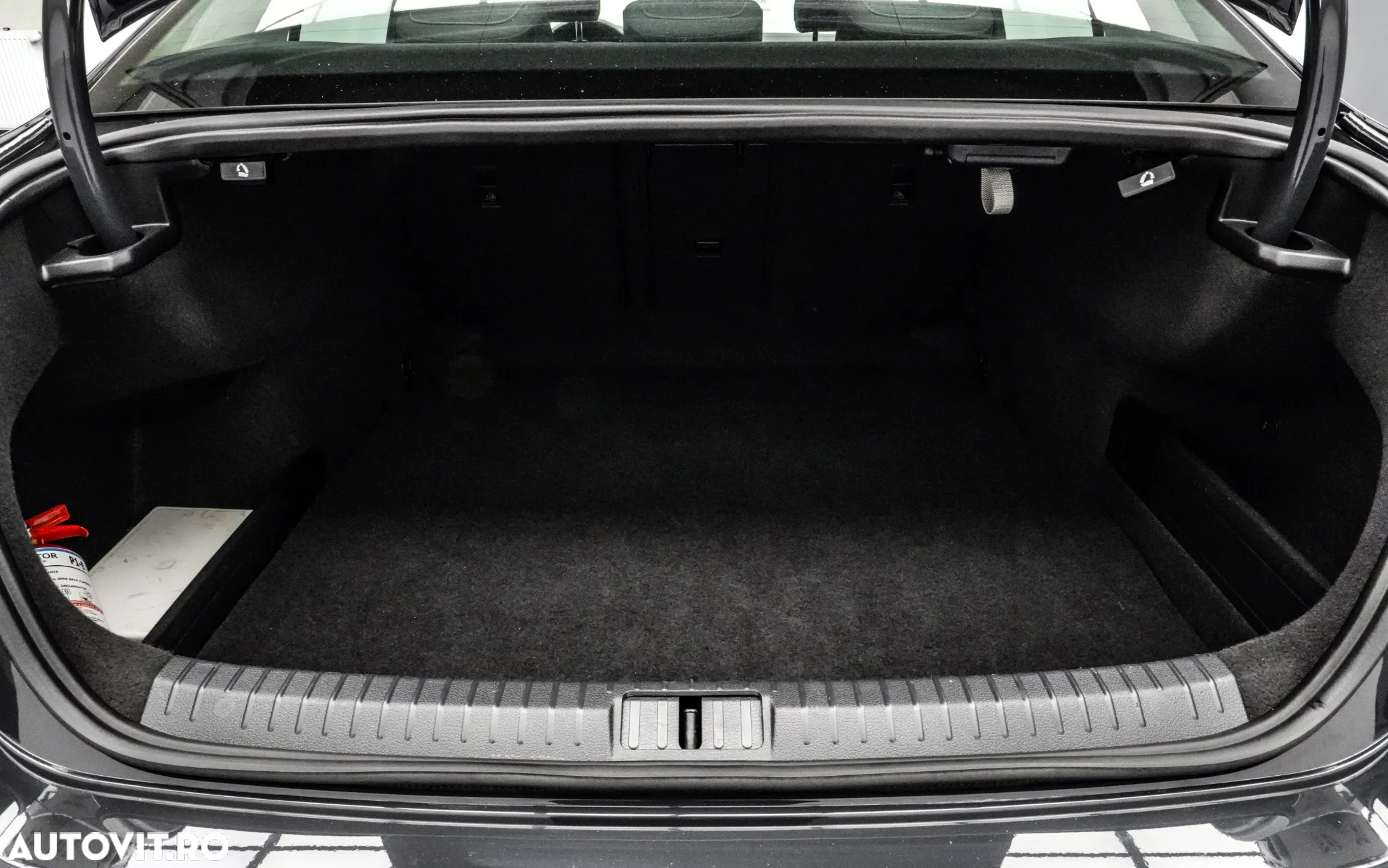 Volkswagen Passat 2.0 TDI DSG Trendline - 23