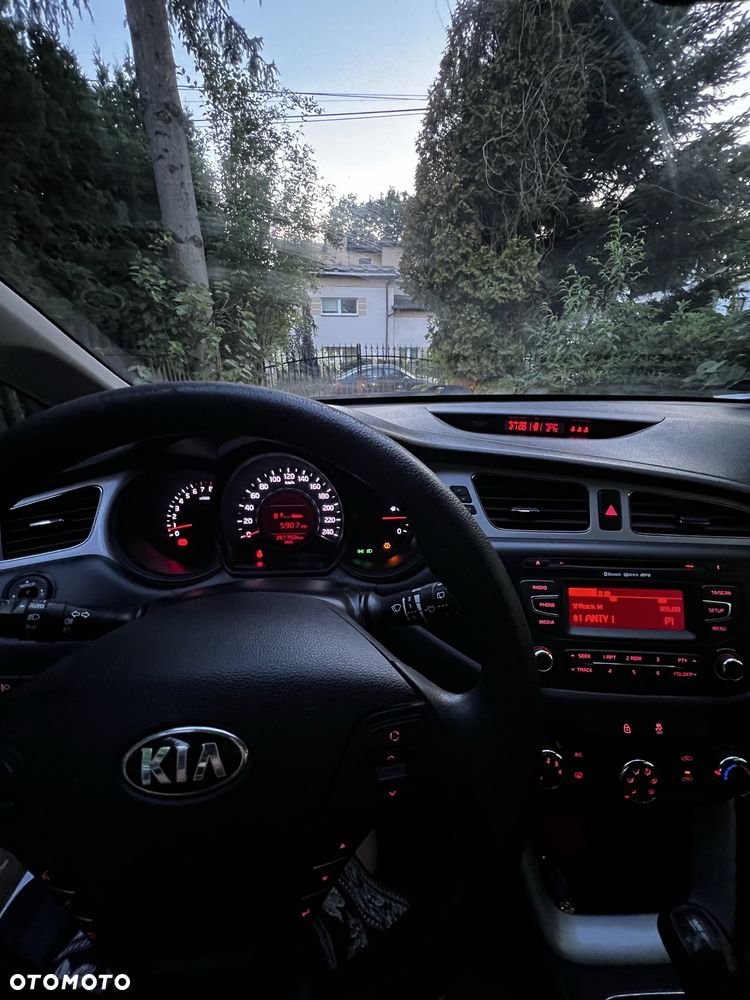 Kia Ceed - 8