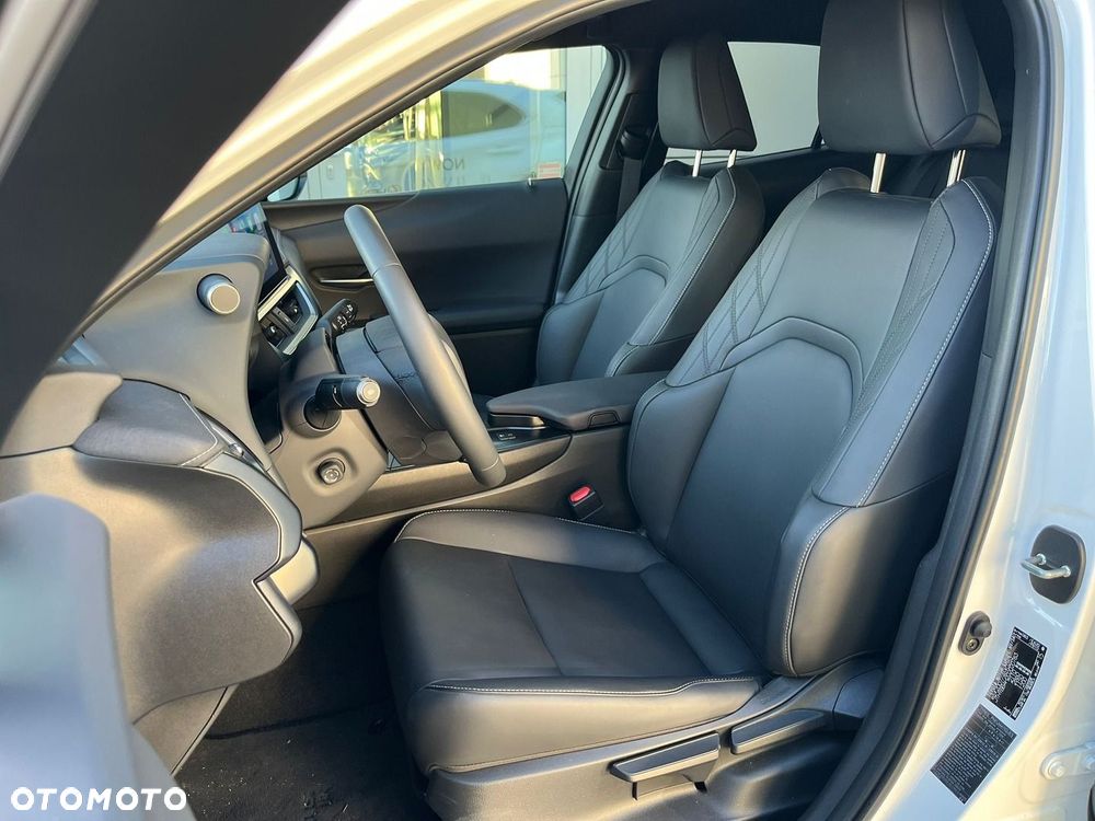 Lexus UX 300h F Sport Design - 6