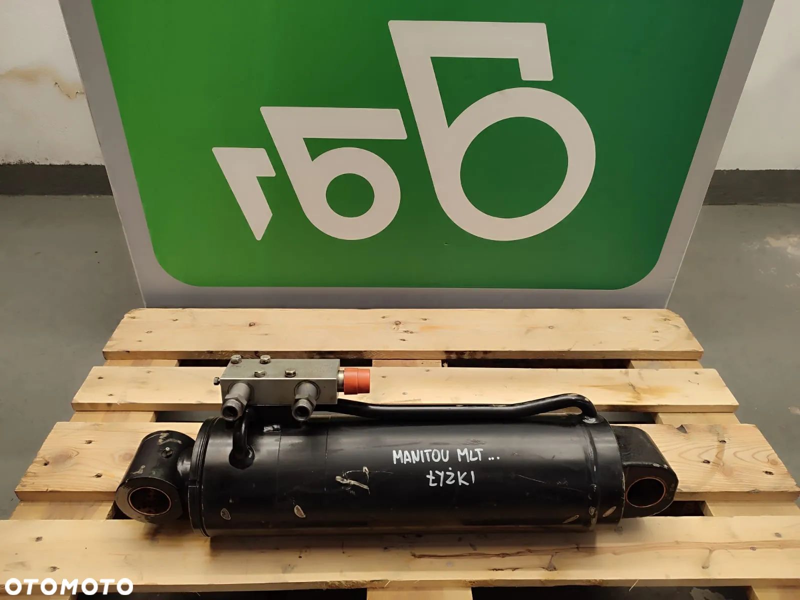 Siłownik kompensacji wychyłu łyżki Manitou MLT - 1
