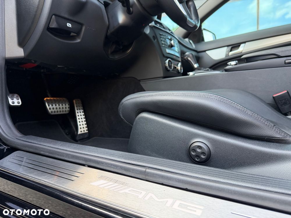 Mercedes-Benz Klasa C 63 AMG AMG SPEEDSHIFT MCT - 17