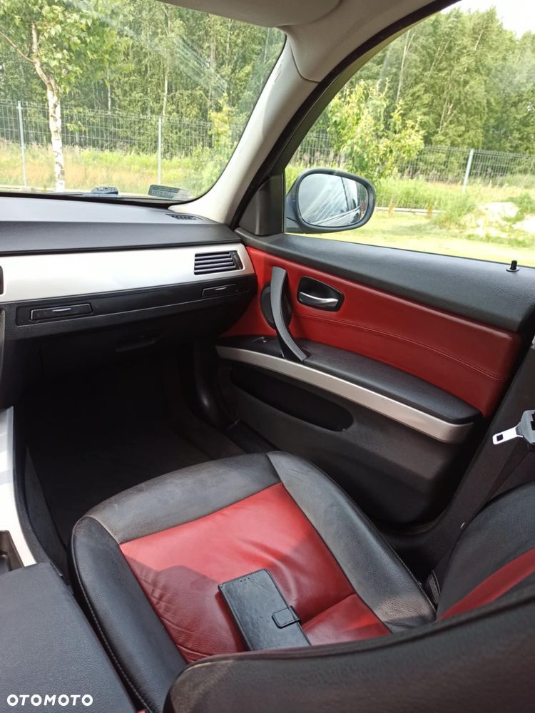 BMW Seria 3 318i Touring - 6