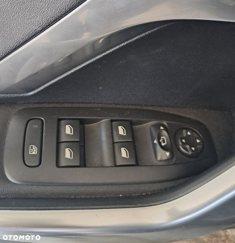 Peugeot 2008 1.2 Pure Tech GPF Active S&S - 27