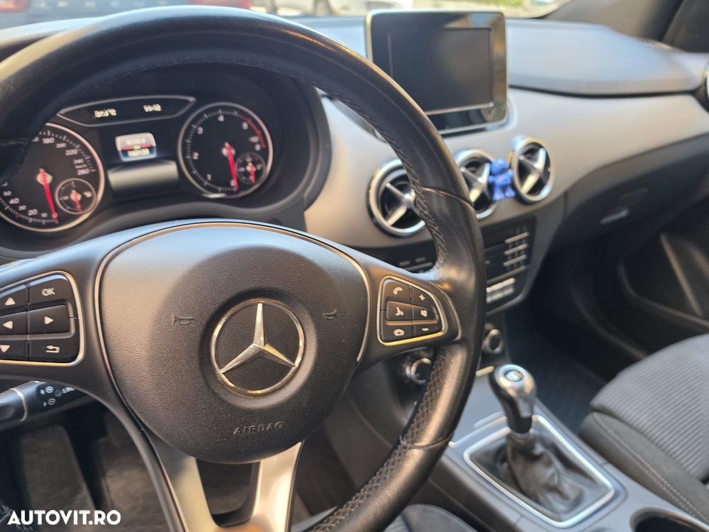 Mercedes-Benz B 180 - 5
