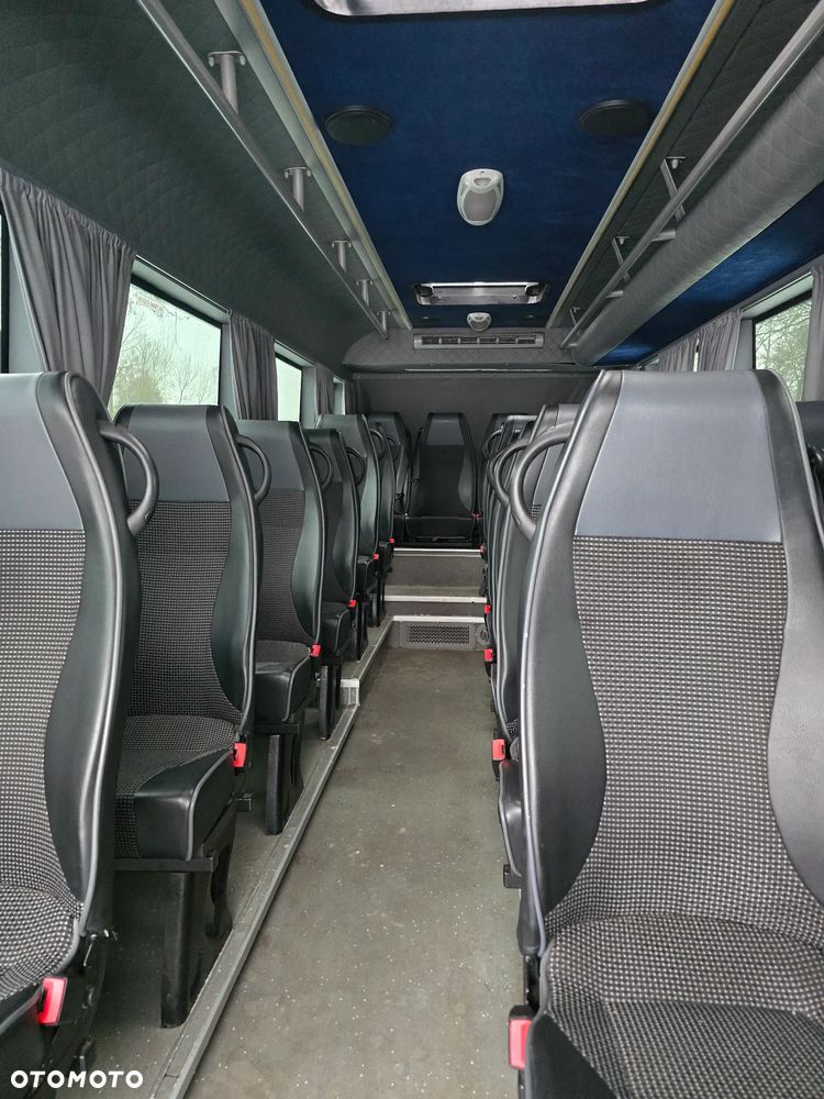 Mercedes-Benz 818 - 3