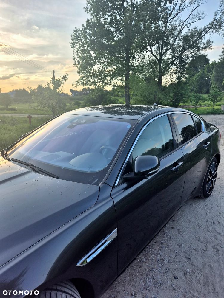Jaguar XE 20d Prestige - 4