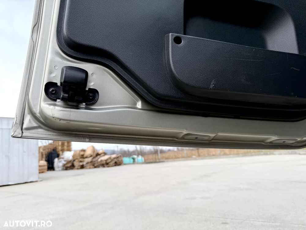 Dacia Logan 1.6 16V Laureate - 38