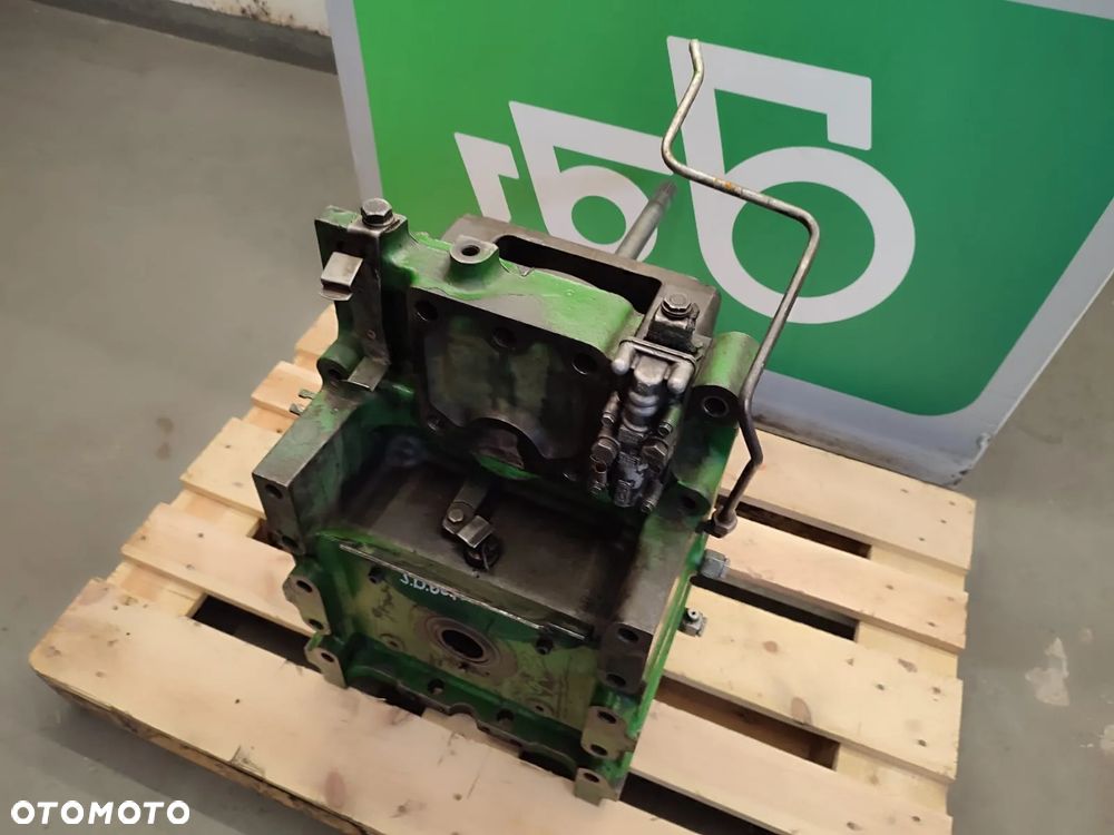 WOM   R134308  R129652   JOHN DEERE 6810 - 9