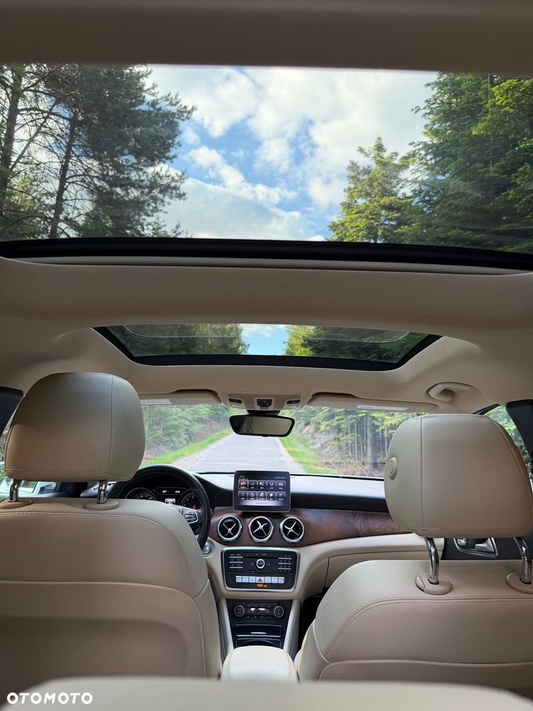 Mercedes-Benz GLA 250 7G-DCT - 16