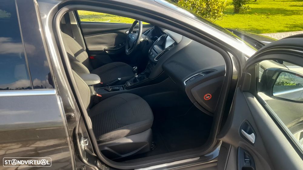 Ford Focus SW 1.0 SCTi Titanium - 46