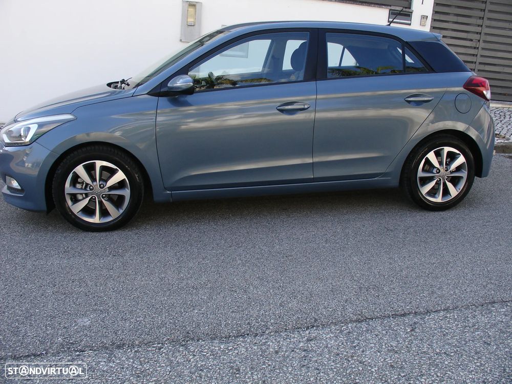 Hyundai i20 1.1 CRDi LED - 26