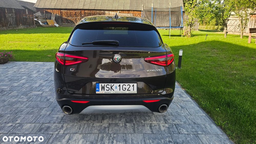 Alfa Romeo Stelvio - 13