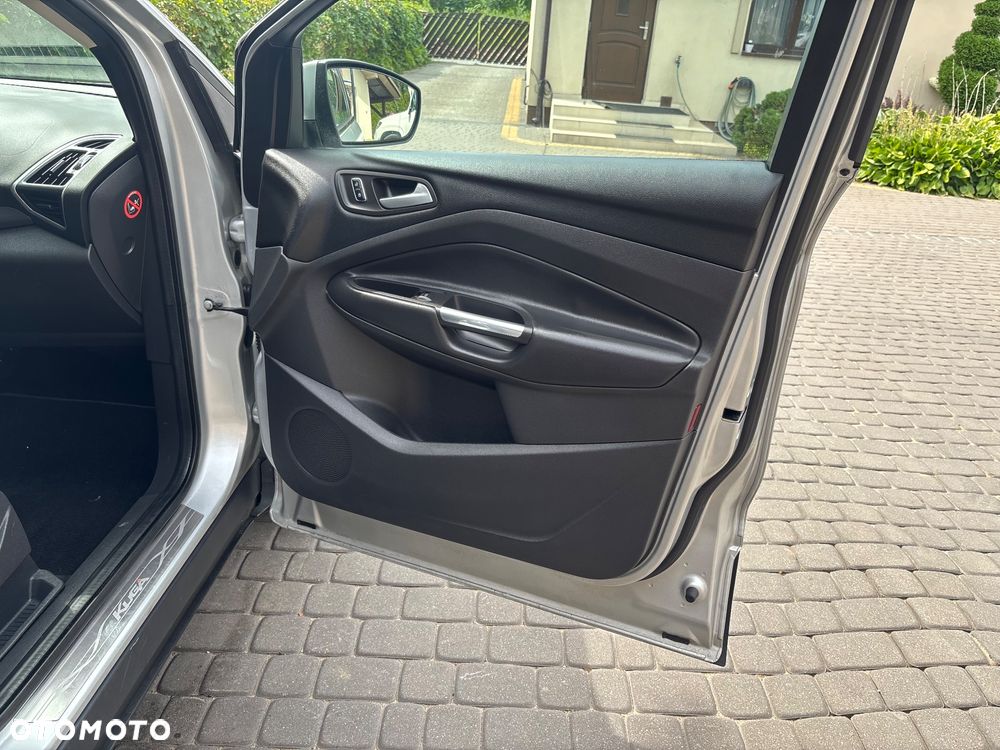 Ford Kuga 2.0 TDCi 2x4 Titanium - 25