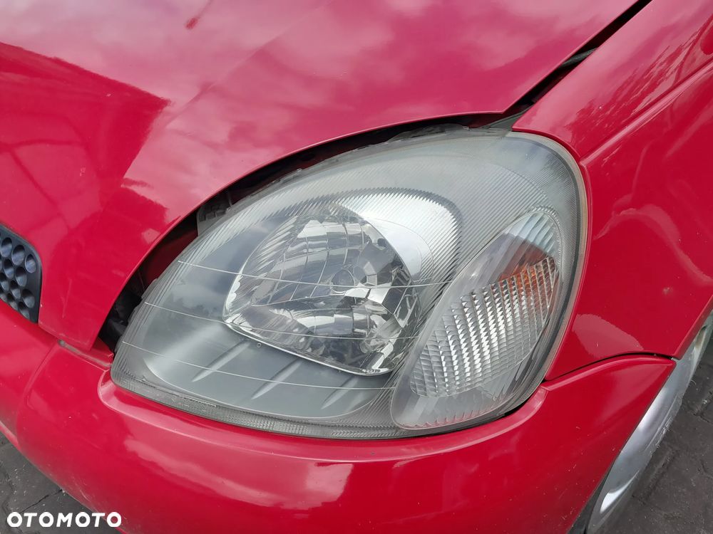 Lampa przednia lewa TOYOTA Yaris I 99-03r. - 2