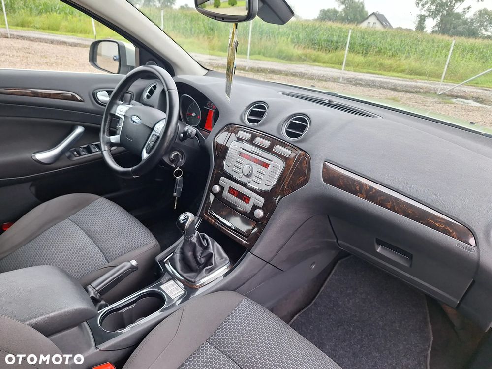 Ford Mondeo 2.0 Ghia Executive - 21