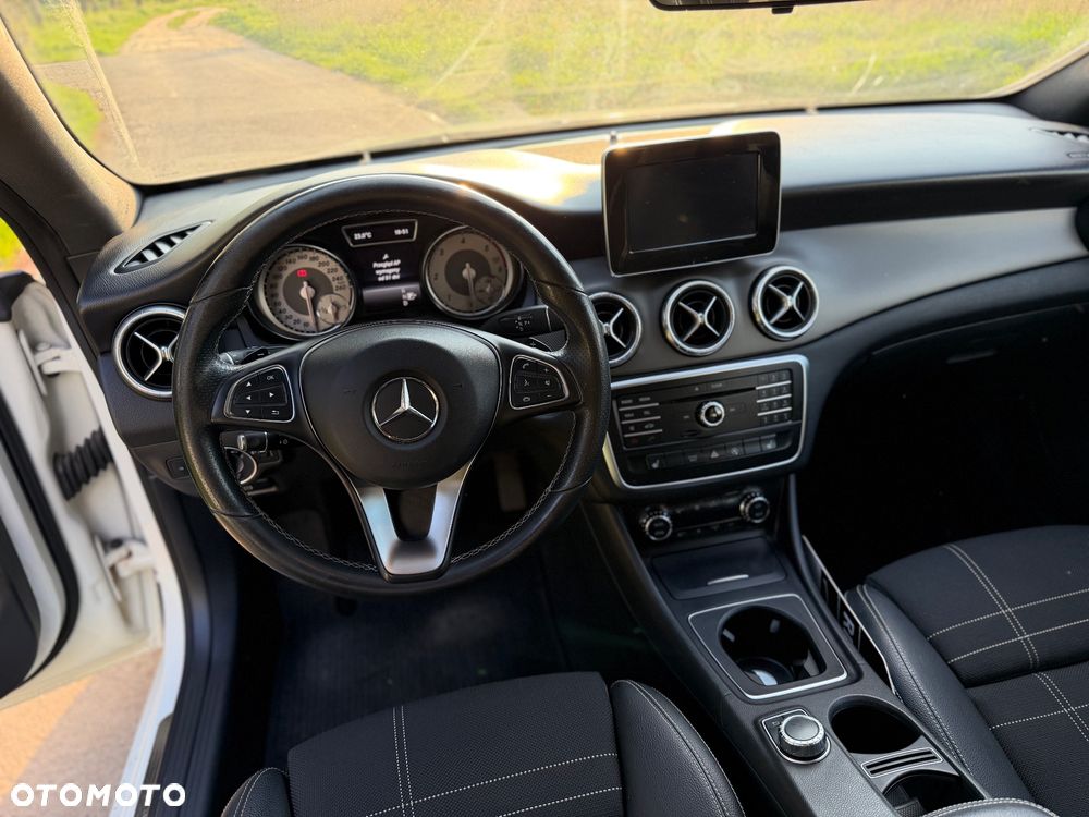 Mercedes-Benz CLA 200 d 7G-DCT - 16