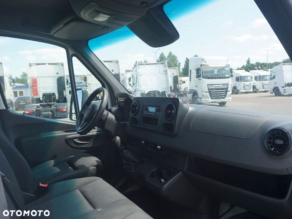 Mercedes-Benz SPRINTER - 12