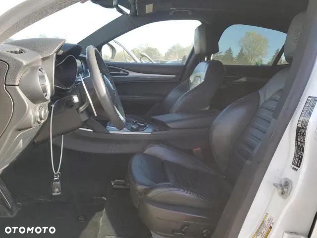 Alfa Romeo Stelvio - 8