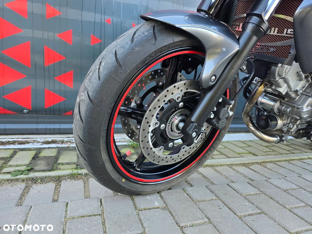 Suzuki Gladius - 12