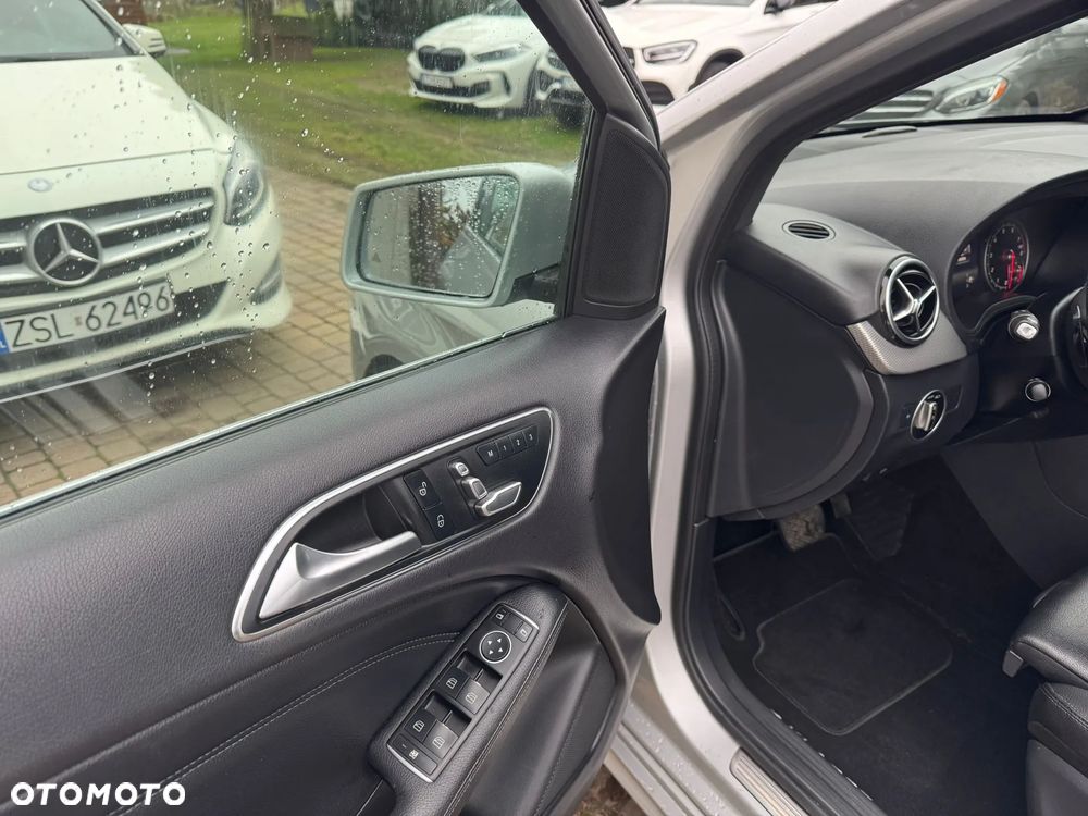 Mercedes-Benz Klasa B 250 4Matic 7G-DCT UrbanStyle Edition - 21