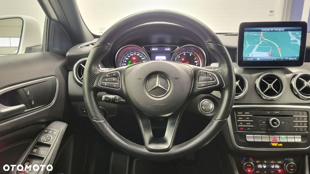 Mercedes-Benz GLA - 13
