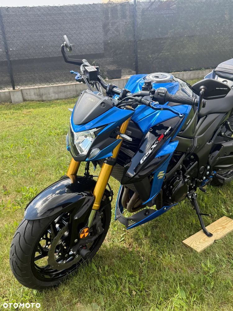 Suzuki GSX - 3