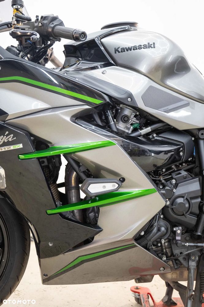 Kawasaki Ninja H2 SX - 14