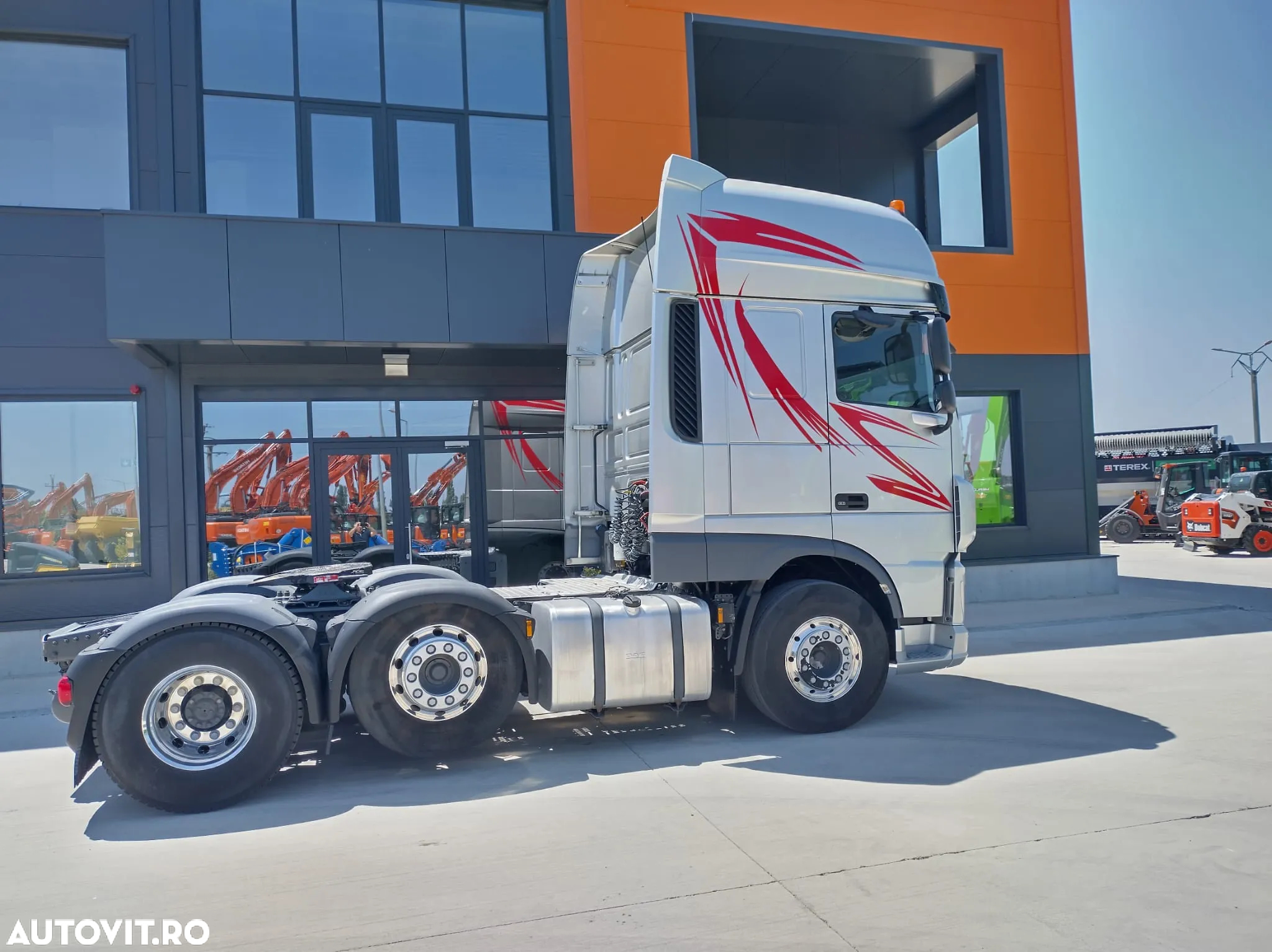 DAF XF 530 6x2, axa liftabila, RETARDER, Super Space 41900 eur+Tva, 12,9l, 2 girofaruri, proiectoare, faruri ceata, Frigider, Aer cond stationare, Anv balon puntea fata, Anv 80% ok, posibilitate leasing 4 ani,  50t cu trailer 3 axe,PROMOTIE 41900 EUR+Tva - 25