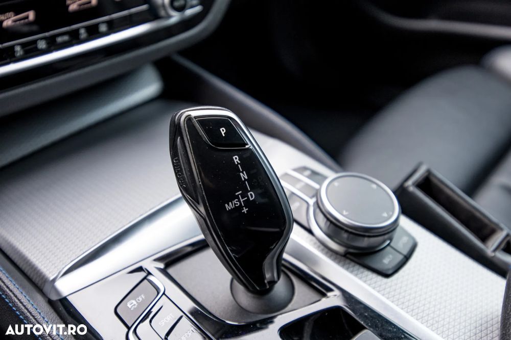 BMW Seria 5 520i AT - 30