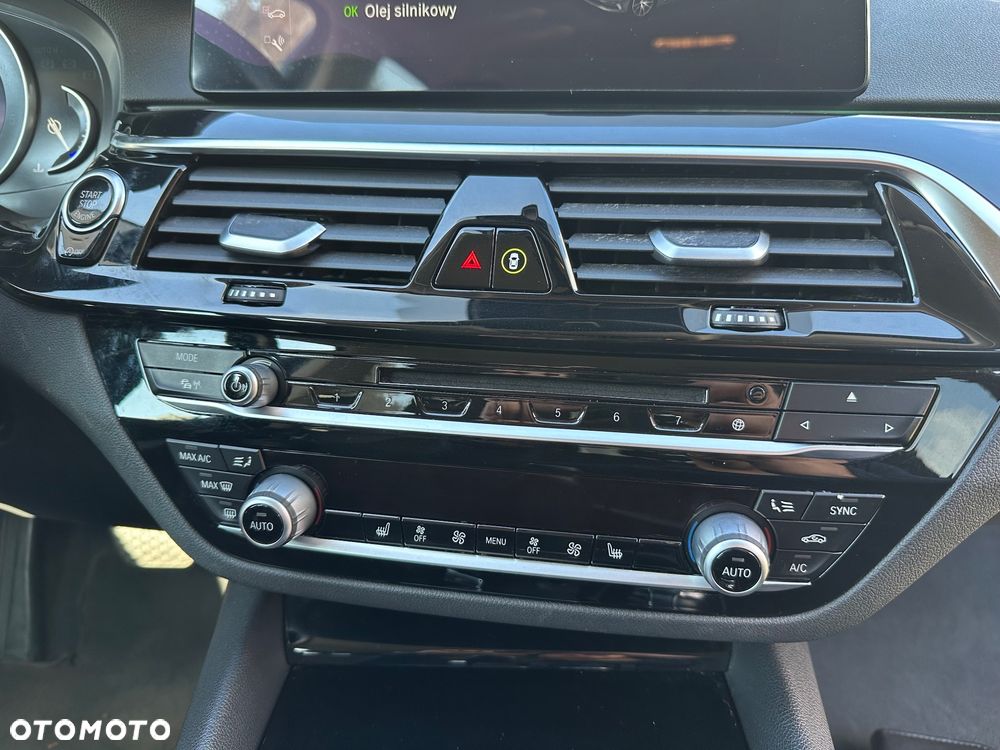 BMW Seria 5 520d Sport Line - 31