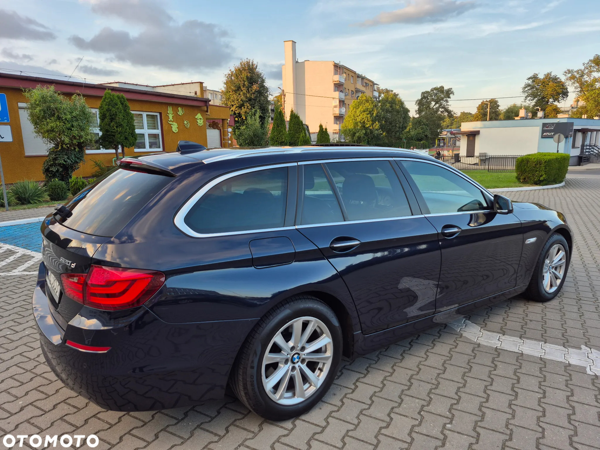 BMW Seria 5 520d Touring - 12