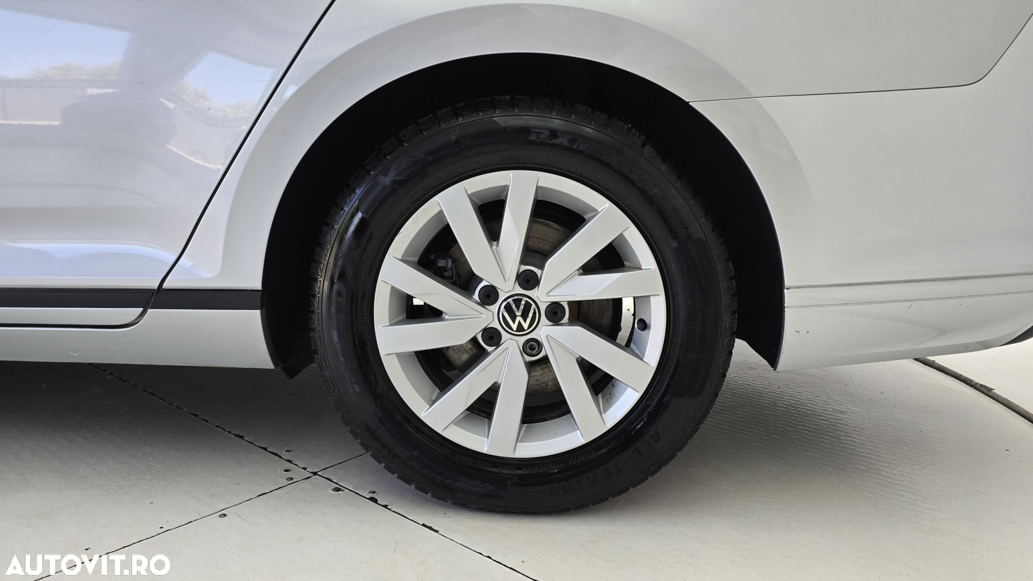 Volkswagen Passat Variant 2.0 TDI DSG Advance - 21