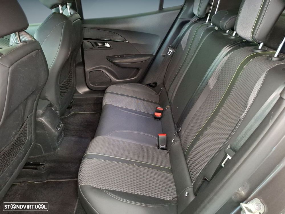 Peugeot 2008 1.2 PureTech GT EAT8 - 13