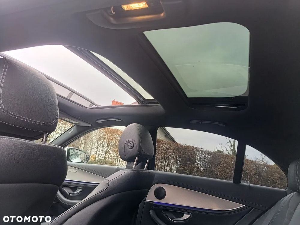 Mercedes-Benz Klasa E 220 d 4-Matic 9G-TRONIC - 17