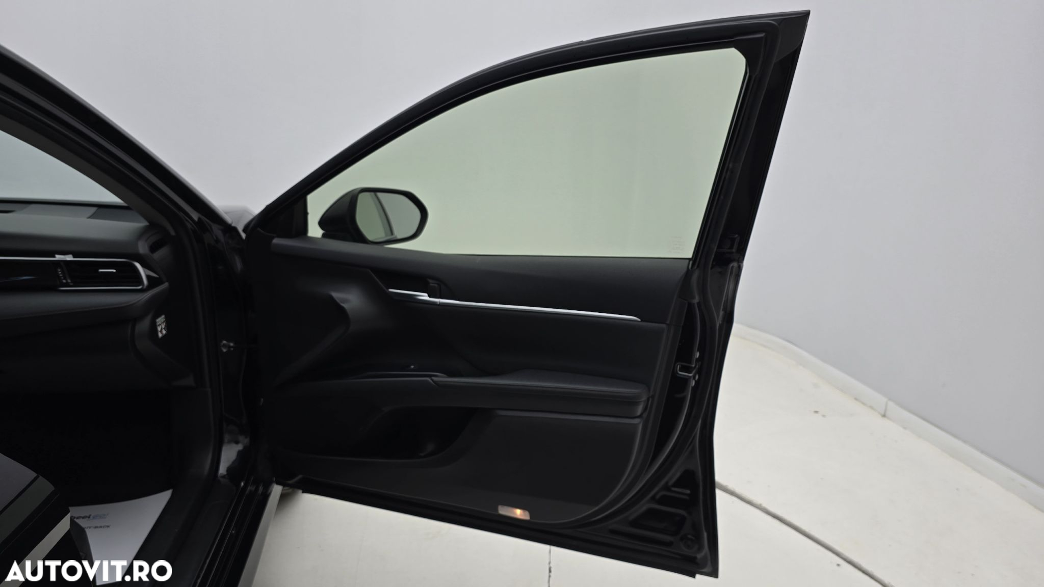 Toyota Camry - 18