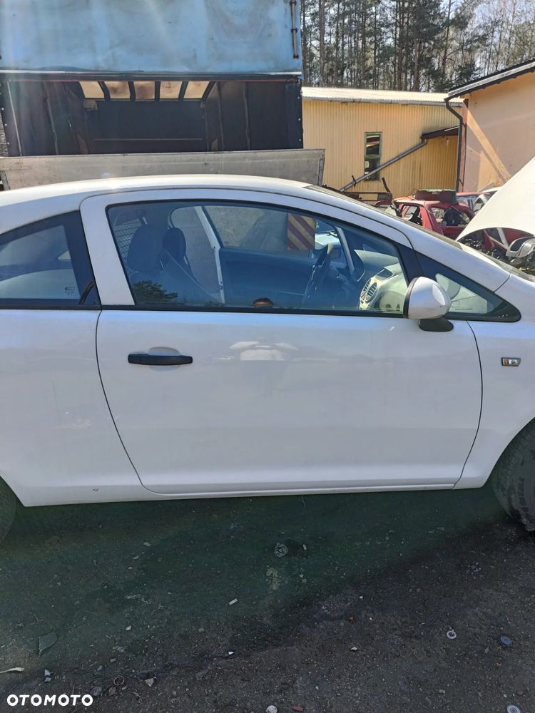 OPEL CORSA IV D 06-14 2010 r. 3D VAN Z474 drzwi prawy przód PP białe * - 1