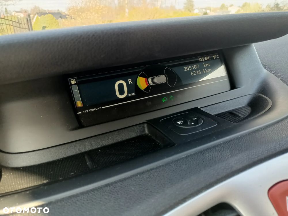 Renault Scenic 2.0 16V 140 CVT Dynamique - 11