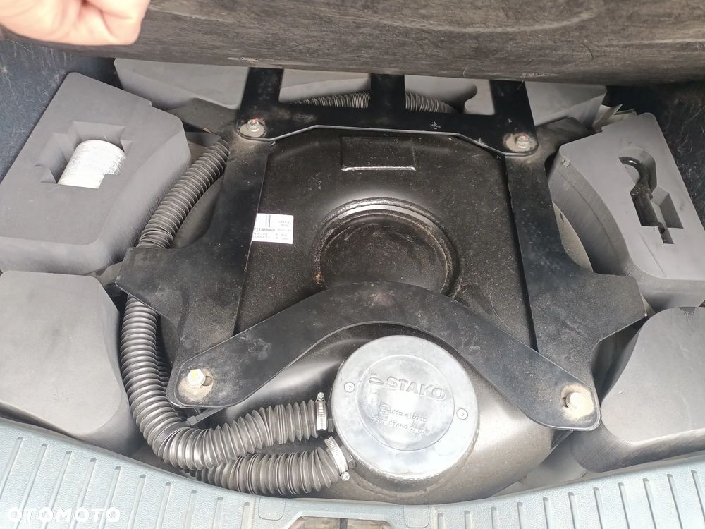 Ford C-MAX 1.6 Ti-VCT Champions Edition - 15