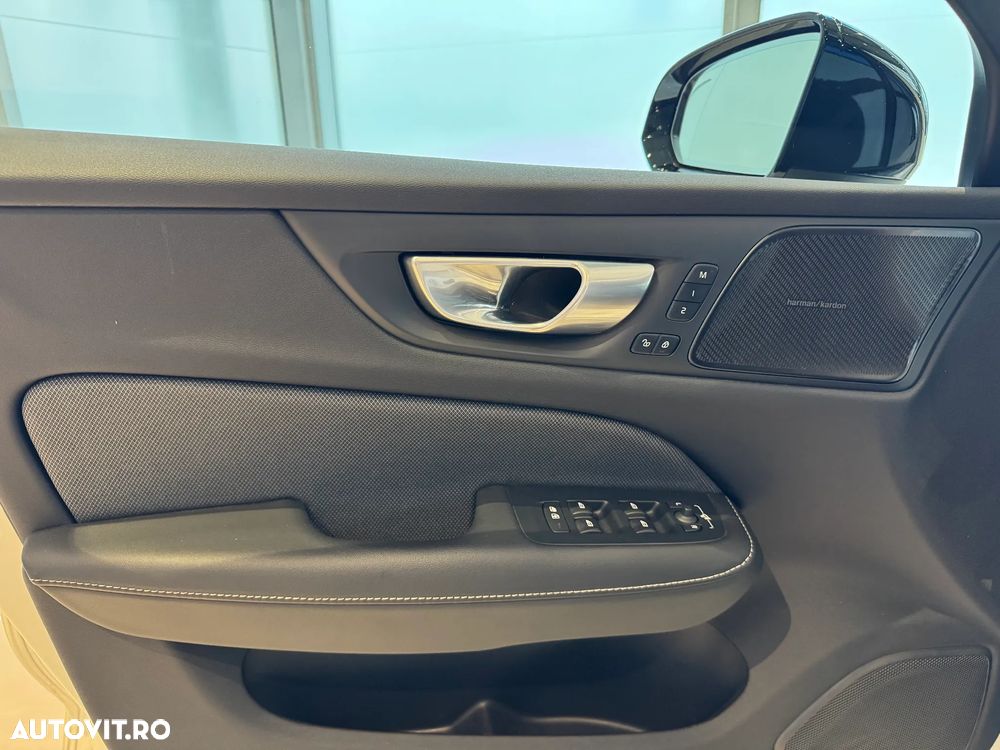 Volvo V60 B4 MHEV AT Plus Dark - 20