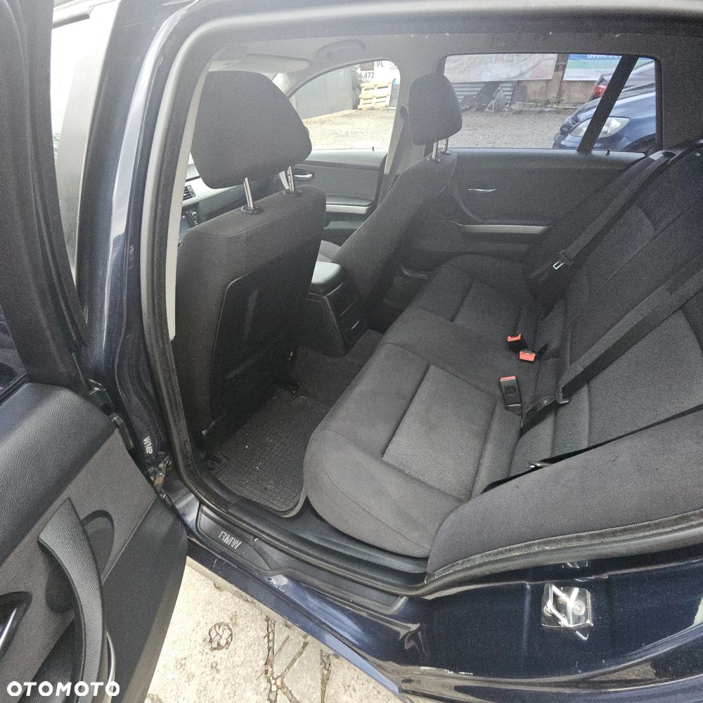 BMW Seria 3 318i Touring - 17