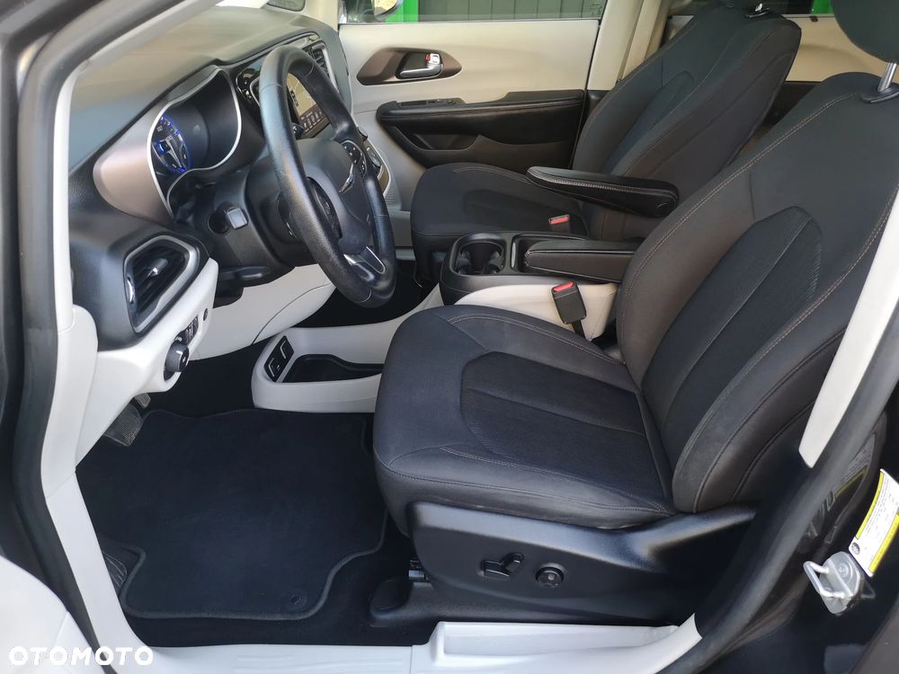 Chrysler Pacifica - 21